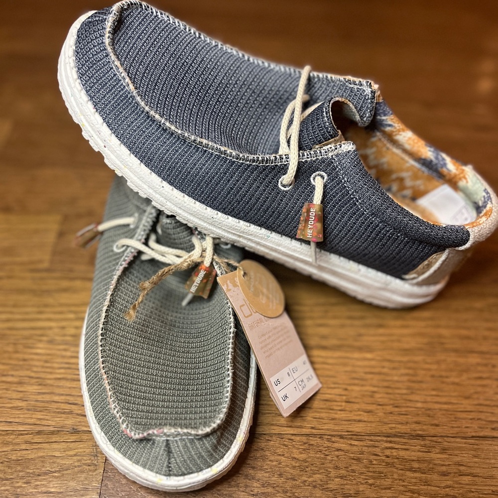 Hey Dude size 8 Wally Eco Sox